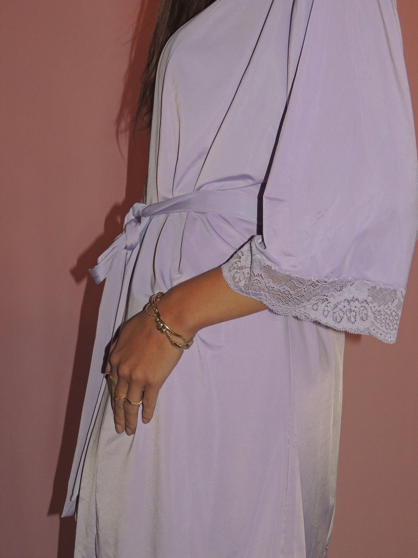 CONJUNTO CAMISOLA E ROBE LILÁS