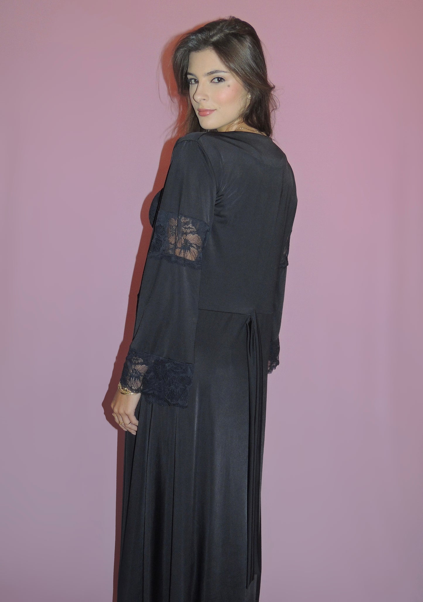 ROBE LONGO PRETO COM RENDA