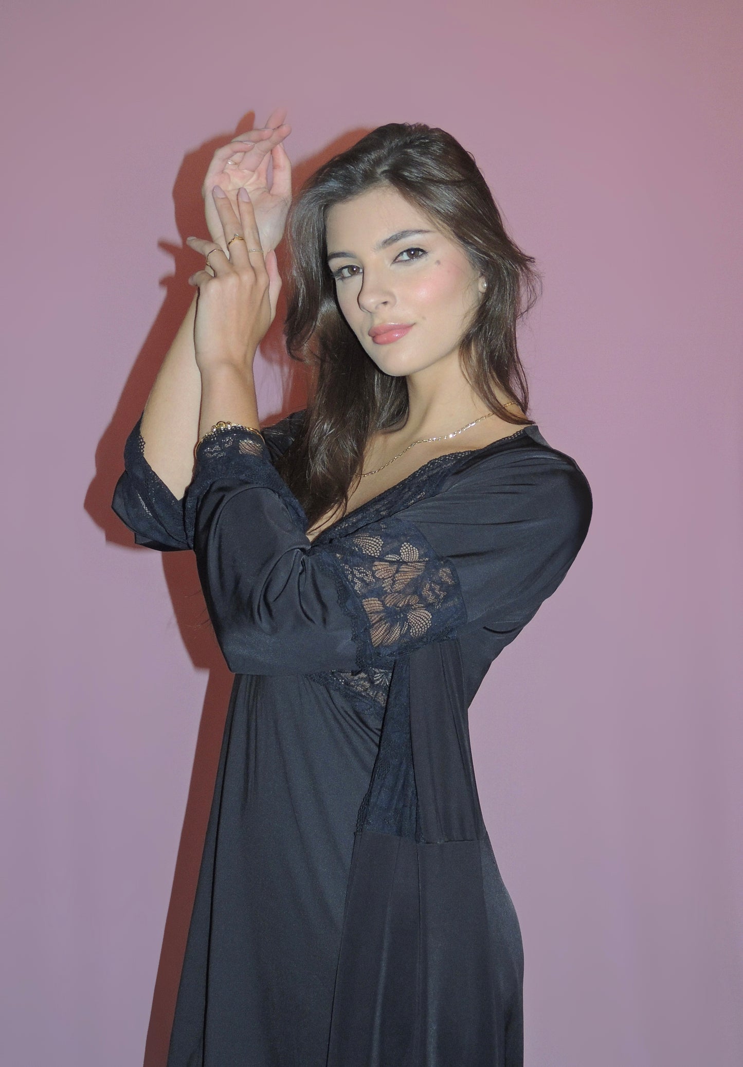 ROBE LONGO PRETO COM RENDA